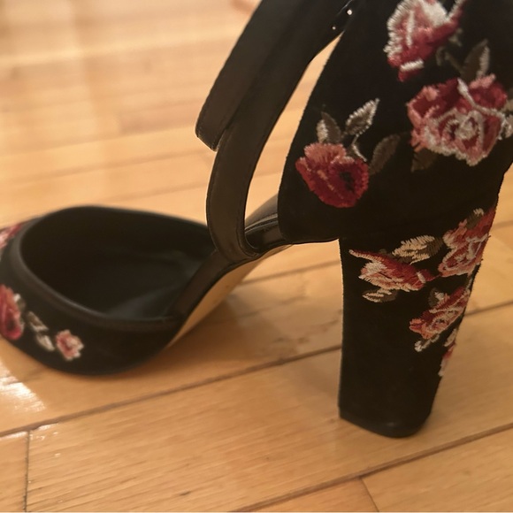 White House Black Market Heels, Size 9M - Picture 2 of 8